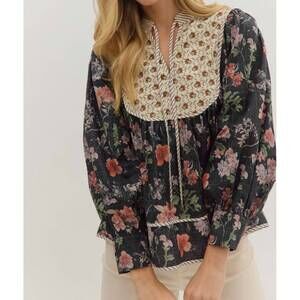 NEW ENTRO floral yoke long sleeved top in black